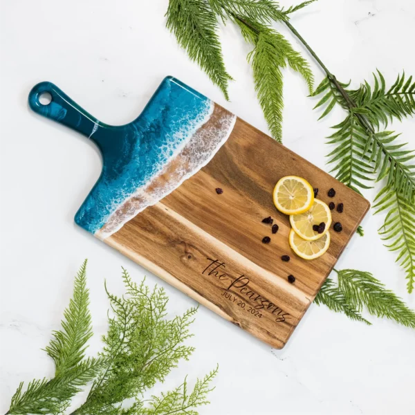 Serving board with handle, decorated with epoxy and engraving